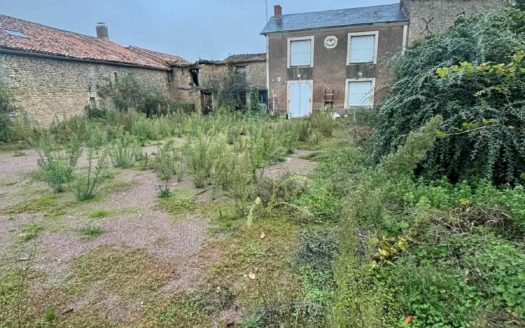 Maison 6 pièces 116 m2 79600 Airvault – Réf. 465